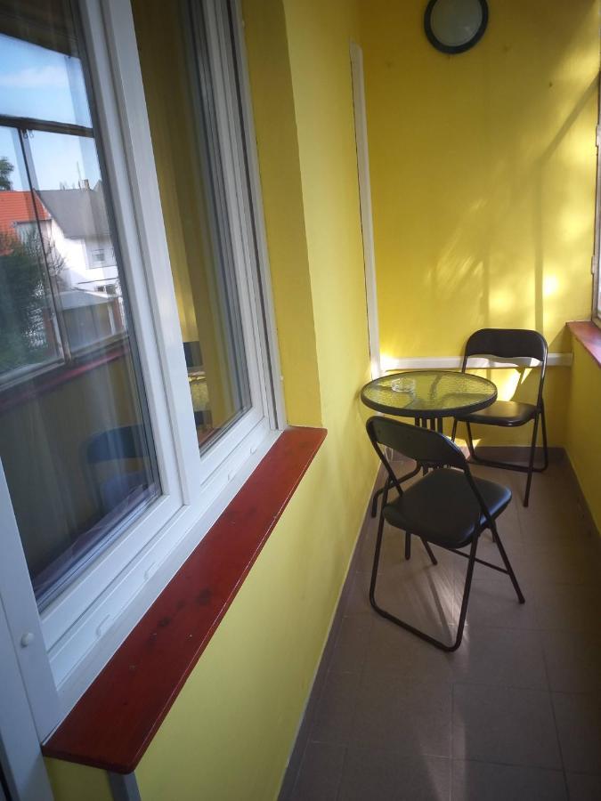 Dia Apartman Pécs Bagian luar foto