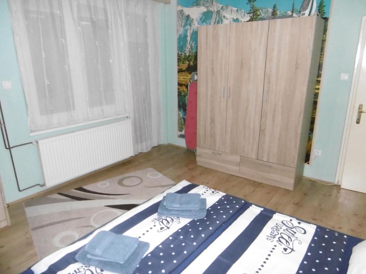 Dia Apartman Pécs Bagian luar foto