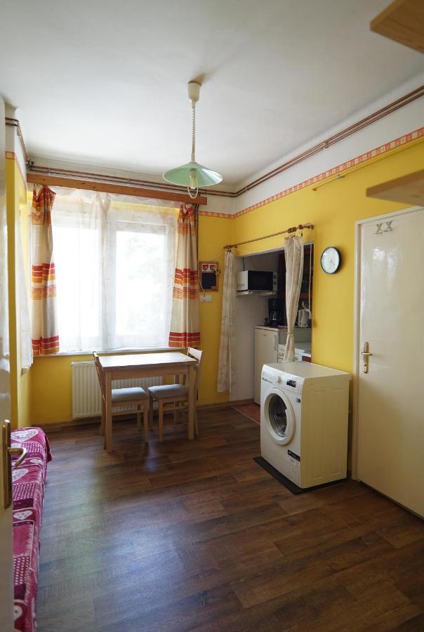 Dia Apartman Pécs Bagian luar foto