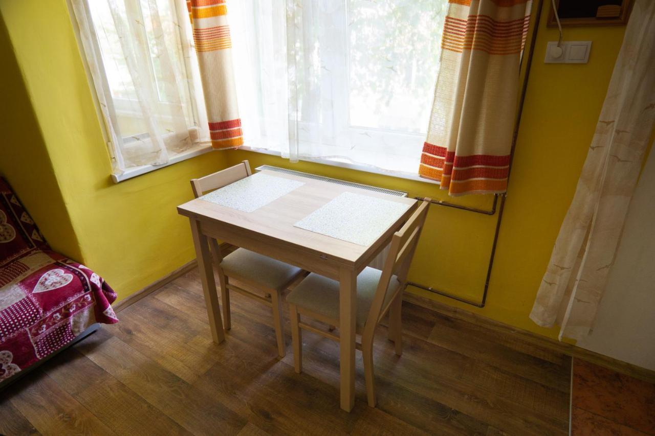 Dia Apartman Pécs Bagian luar foto
